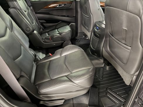 Used 2017 Cadillac Escalade Luxury AWD/4WD image 42