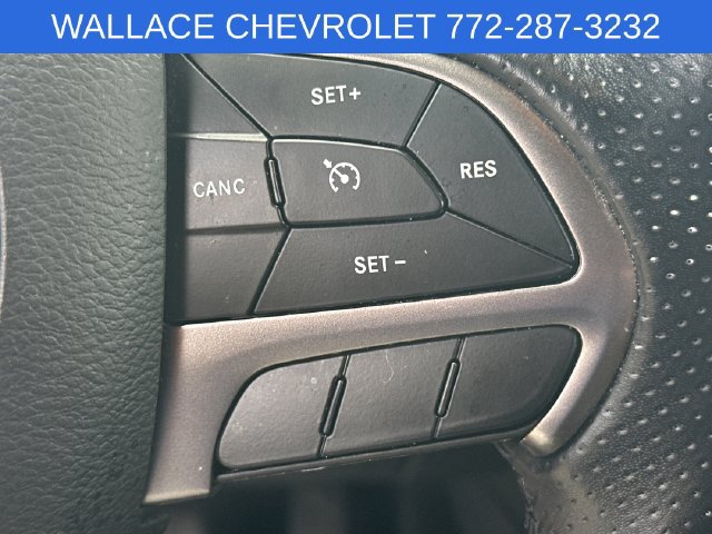 Used 2022 Dodge Durango SXT w/ Blacktop Package AWD/4WD image 19