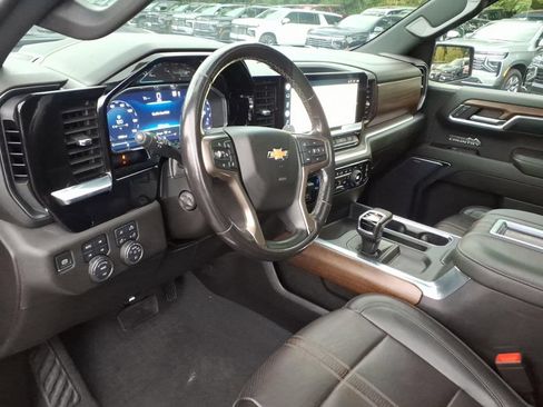 Used 2022 Chevrolet Silverado 1500 High Country AWD/4WD image 15