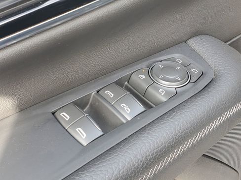 Used 2025 GMC Yukon Denali RWD image 20