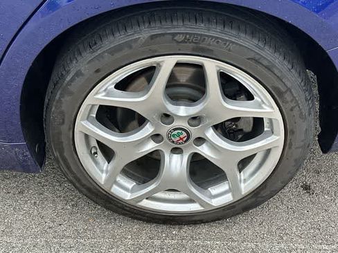 Used 2021 Alfa Romeo Giulia Ti AWD/4WD image 5