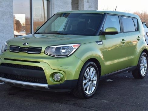 Used 2017 Kia Soul + image 9