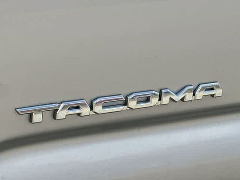 Used 2018 Toyota Tacoma TRD Sport AWD/4WD image 18