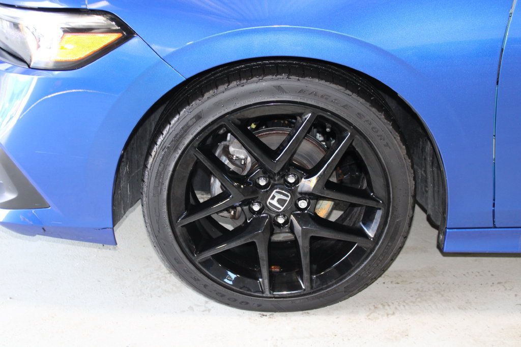 Used 2023 Honda Civic Sport image 4