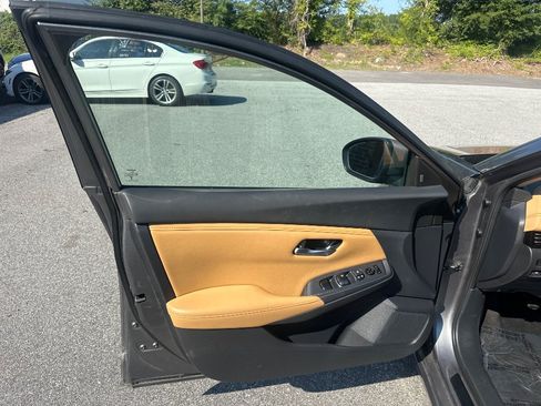 Used 2022 Nissan Sentra SV w/ SV Premium Package FWD image 9