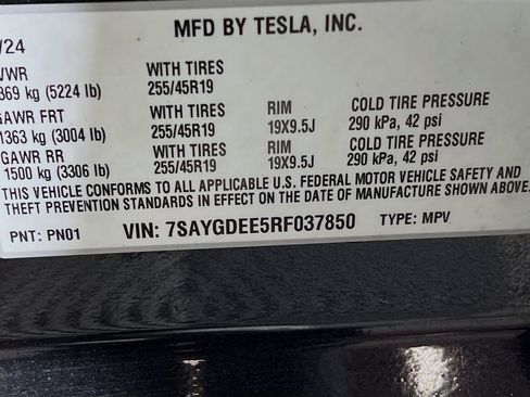 Used 2024 Tesla Model Y Long Range AWD/4WD image 29