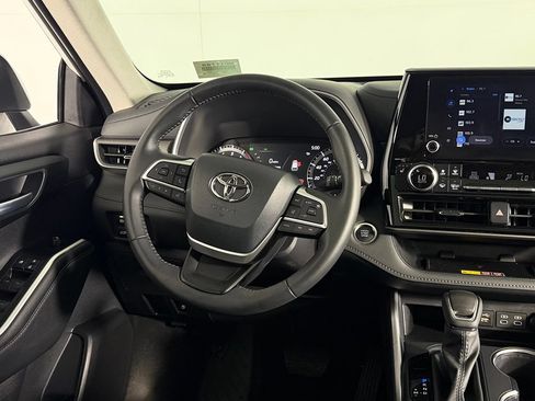 Used 2026 Toyota Highlander XLE AWD/4WD image 16