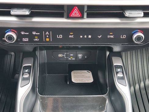 New 2026 Kia Sorento S w/ S Panoramic Sunroof Package FWD image 16