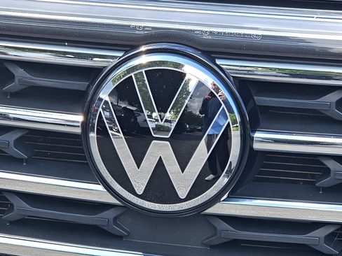 Used 2025 Volkswagen Atlas SE FWD image 31