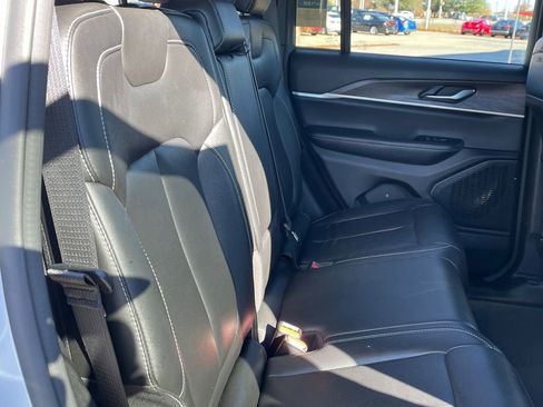 Used 2024 Jeep Grand Cherokee Limited image 15