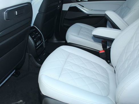New 2026 BMW X7 xDrive40i w/ Executive Package image 22