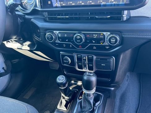 Used 2024 Jeep Wrangler Sahara image 14