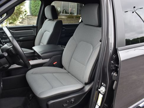Used 2022 RAM 1500 Big Horn AWD/4WD image 3