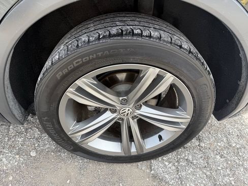 Used 2018 Volkswagen Tiguan SEL w/ R-Line Package FWD image 11