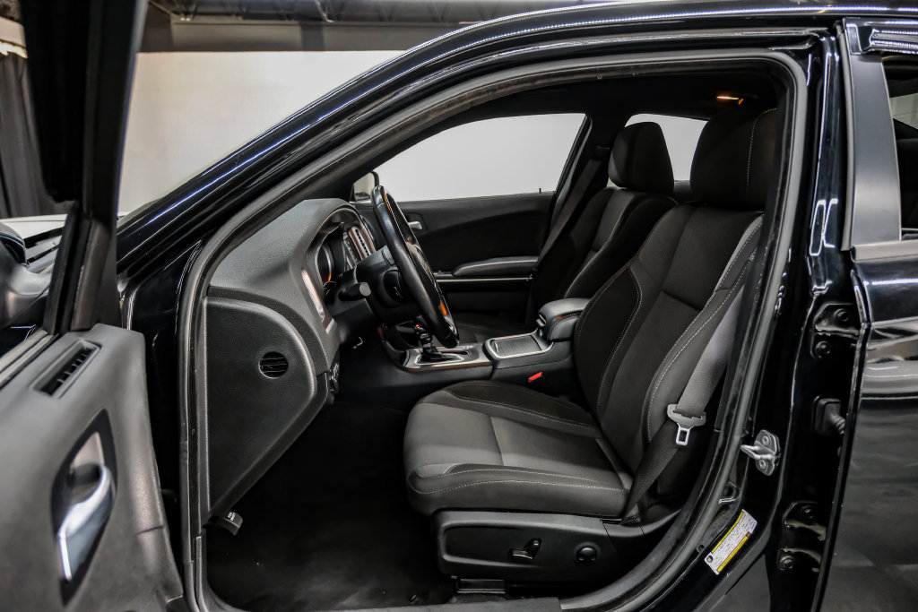 Used 2022 Dodge Charger SXT RWD image 4