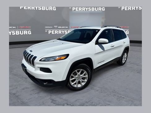 Used 2017 Jeep Cherokee Latitude w/ Cold Weather Group AWD/4WD image 1