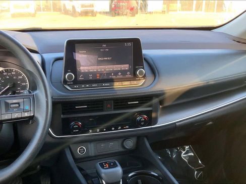 Used 2023 Nissan Rogue SV image 7