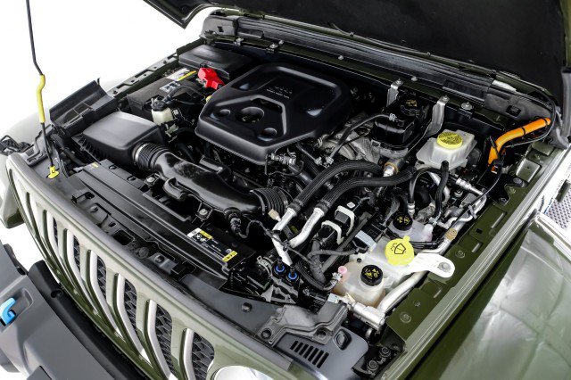 Used 2023 Jeep Wrangler Unlimited Sahara w/ Cold Weather Group AWD/4WD image 50