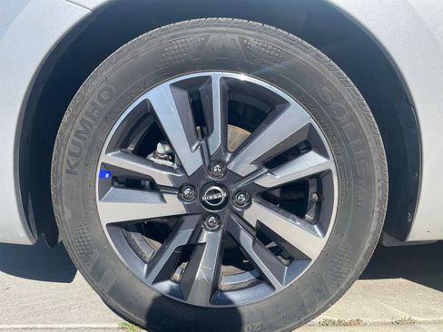 Used 2025 Nissan Versa SV image 30