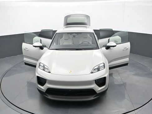 New 2026 Porsche Macan 4S Electric AWD/4WD image 33