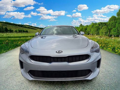 Used 2018 Kia Stinger Premium RWD image 2