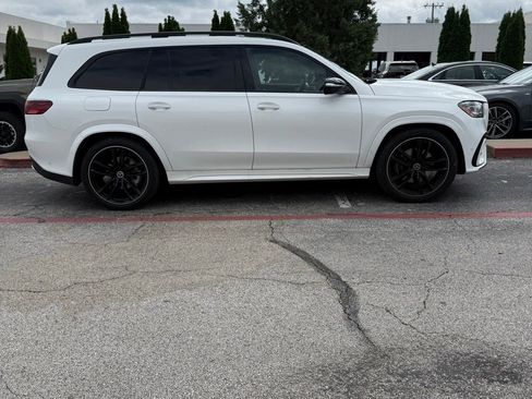 Used 2025 Mercedes-Benz GLS 450 4MATIC image 4