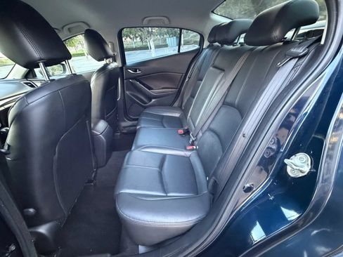 Used 2018 MAZDA MAZDA3 Touring FWD image 9