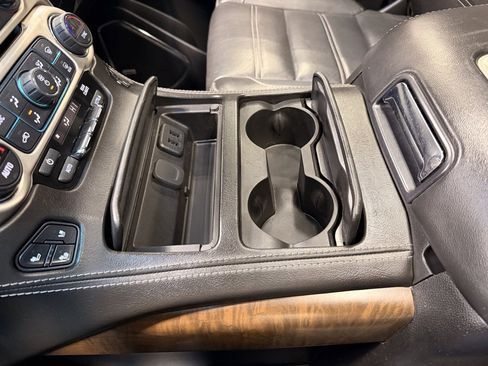 Used 2019 GMC Yukon XL Denali image 46