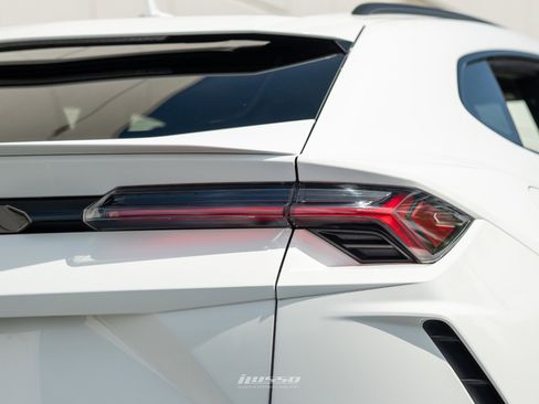 Used 2021 Lamborghini Urus image 11