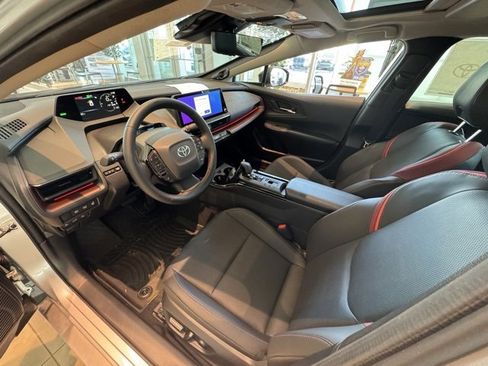 New 2025 Toyota Prius Plug-In Hybrid image 11