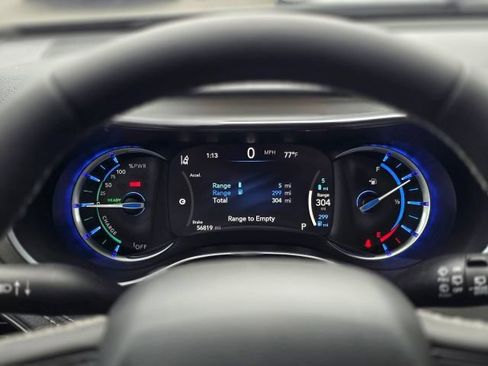 Used 2022 Chrysler Pacifica Limited w/ S Appearance Package FWD image 15