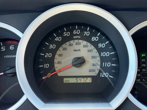 Used 2005 Toyota Tacoma PreRunner RWD image 3