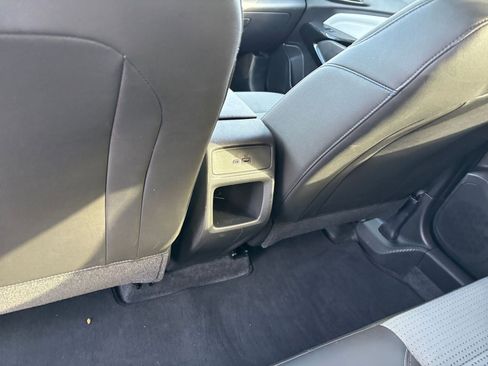 Used 2025 Chevrolet Trax LT w/ LT Convenience Package image 24