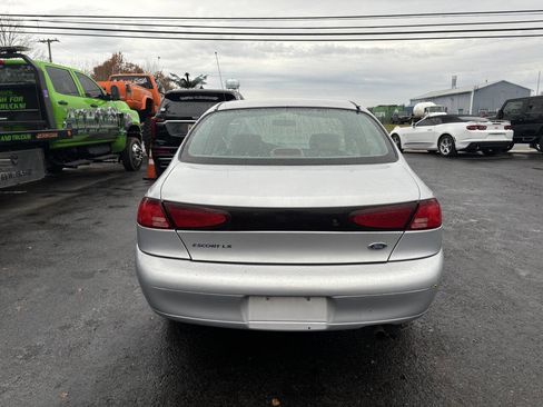 Used 1999 Ford Escort LX image 5