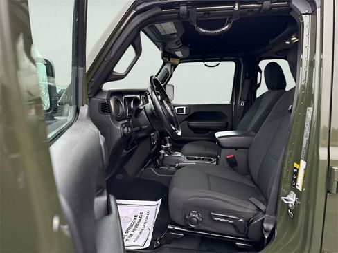 Used 2022 Jeep Gladiator Willys image 17