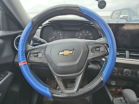 Used 2025 Chevrolet Trax LS w/ LS Convenience Package image 5