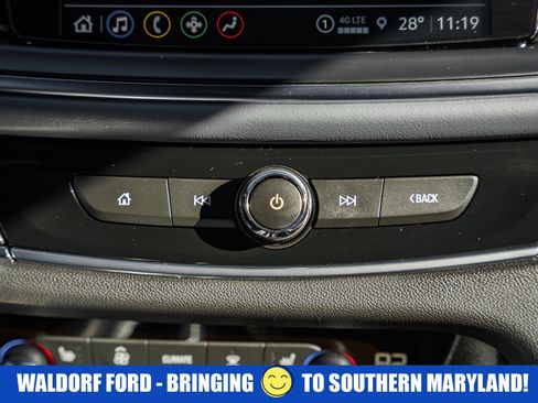 Used 2023 Buick Enclave Essence image 24