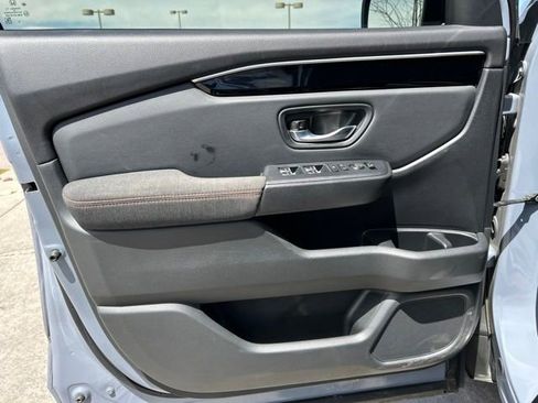 Used 2025 Honda Pilot Sport image 12