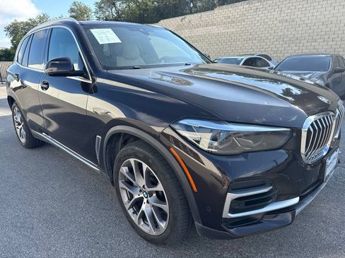 Used 2022 BMW X5 xDrive40i w/ Premium Package AWD/4WD image 3