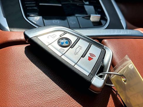 Used 2022 BMW X7 M50i w/ Luxury Seating Package image 14