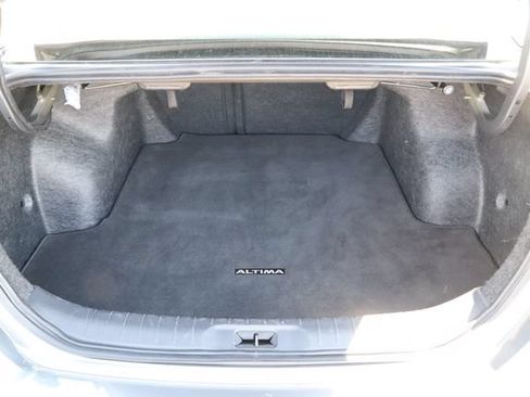 Used 2025 Nissan Altima 2.5 SV FWD image 8