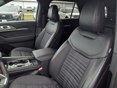 Used 2025 Ford Explorer ST-Line w/ ST-Line Street Pack image 13