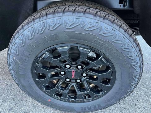 New 2026 GMC Canyon Elevation w/ Convenience Package image 12