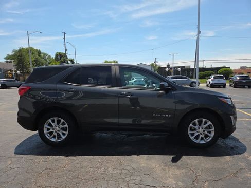 Used 2020 Chevrolet Equinox LS w/ LS Convenience Package FWD image 4