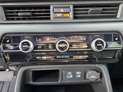 Used 2025 Honda Pilot TrailSport image 17