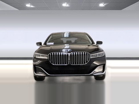 Used 2021 BMW 740i image 6