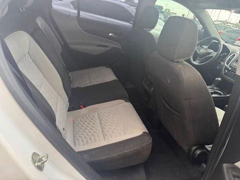 Used 2019 Chevrolet Equinox LS FWD image 11