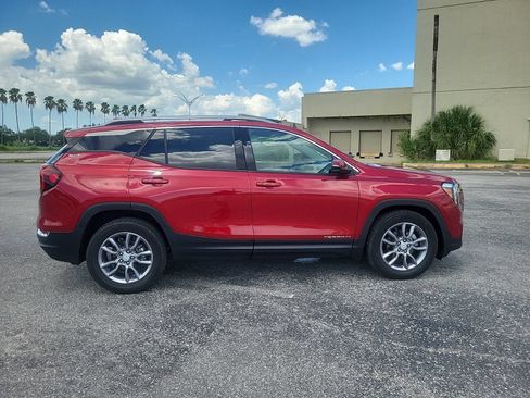 Used 2023 GMC Terrain SLT w/ Infotainment Package II FWD image 5