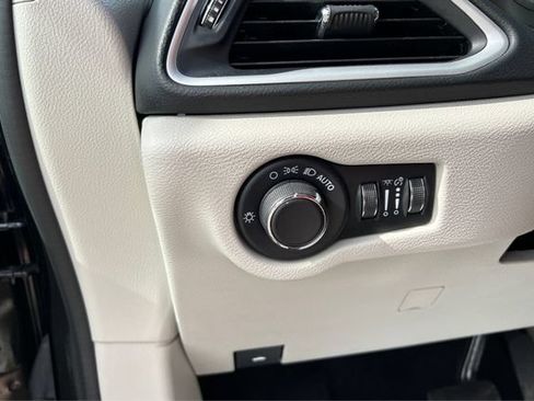 Used 2023 Chrysler Voyager LX FWD image 18