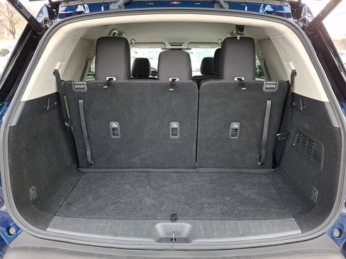 Used 2025 Nissan Pathfinder SV image 29